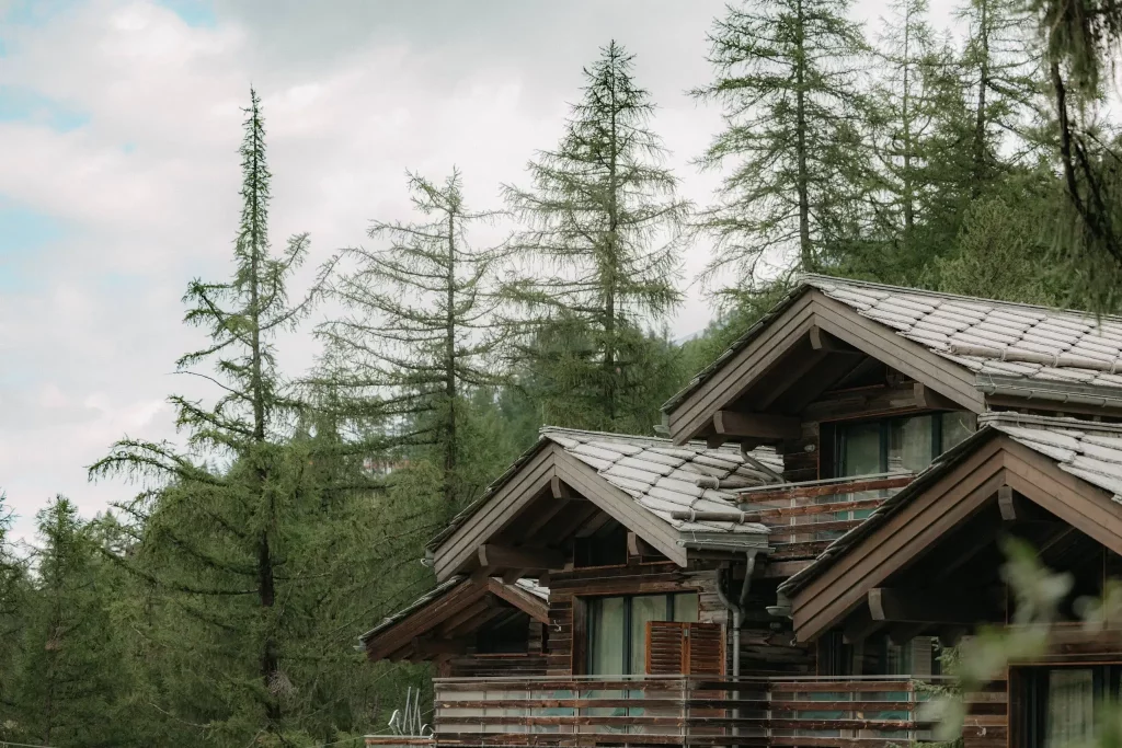 Cervo Hotel Zermatt and nature in the background