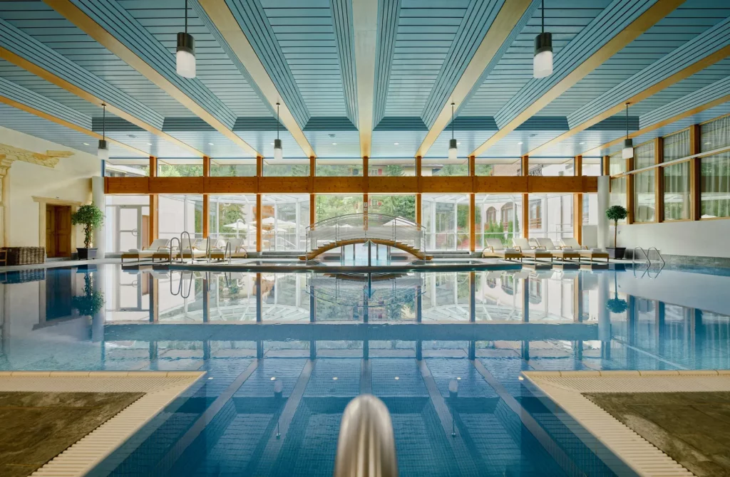 Indoor and outdoor pool at Spa Nescens in Mont Cervin Palace