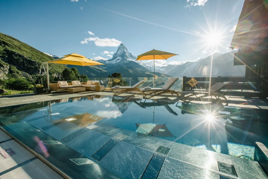 Heated outdoor pool at Spa 2222m overlooking the Matterhorn